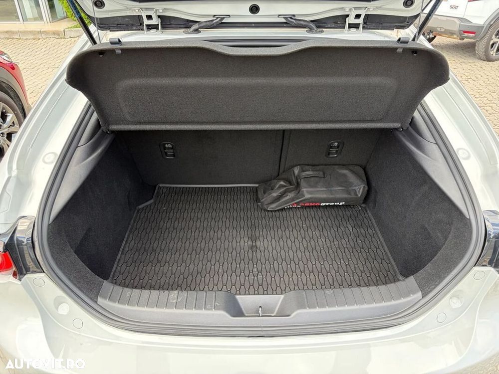 Mazda 3 e-Skyactiv X186 MHEV Center-Line - 30