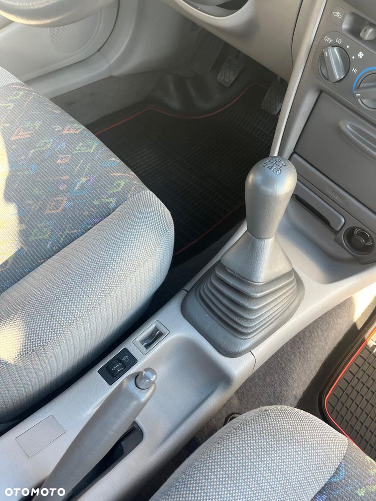 Toyota Corolla 1.4 XLi - 25