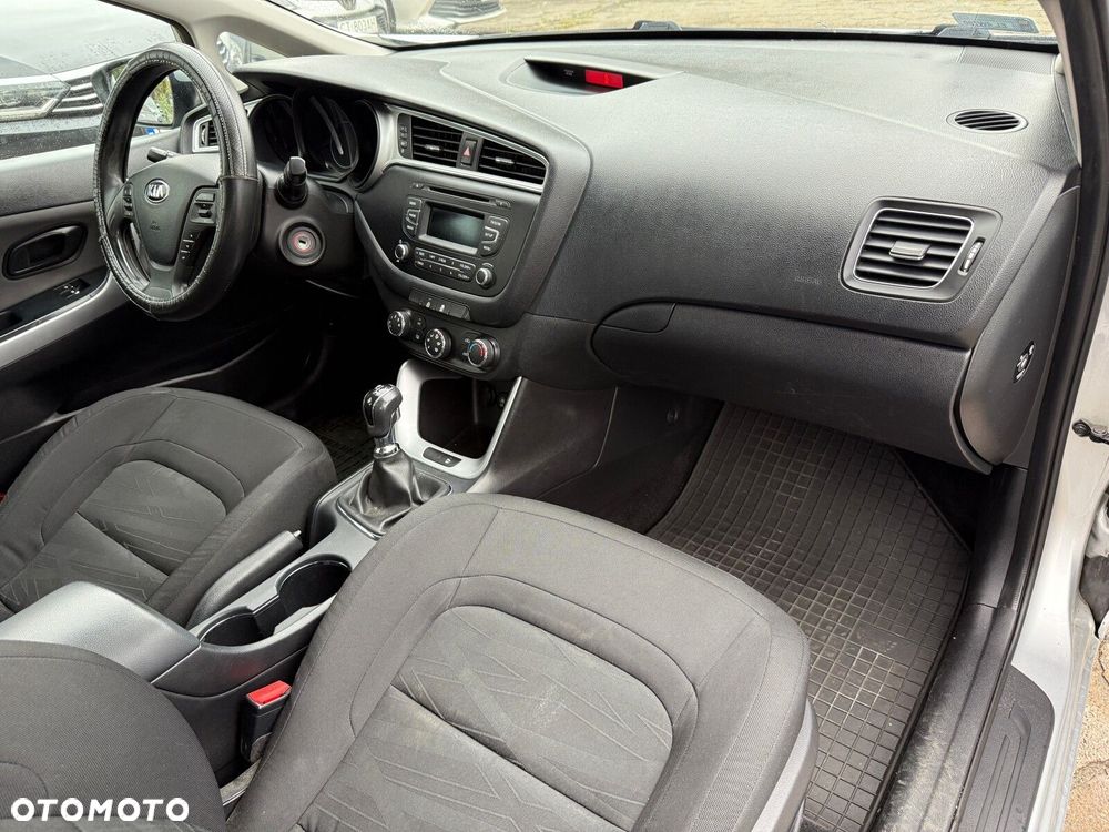 Kia Ceed - 16