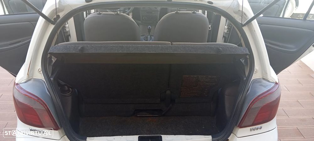 Toyota Yaris 1.0 Terra - 11