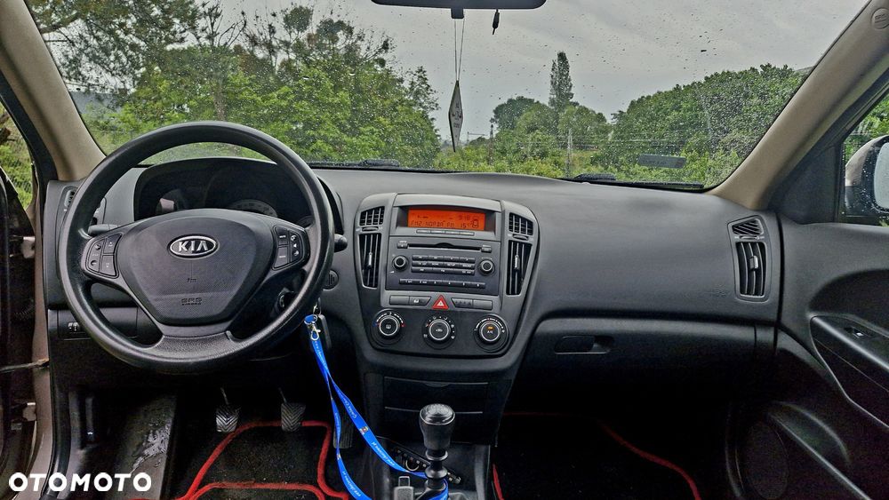 Kia Ceed - 8