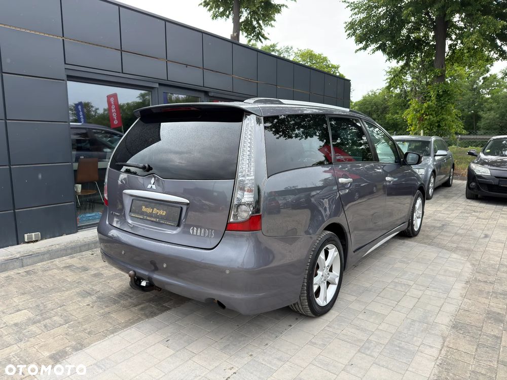 Mitsubishi Grandis 2.4 Motion - 16