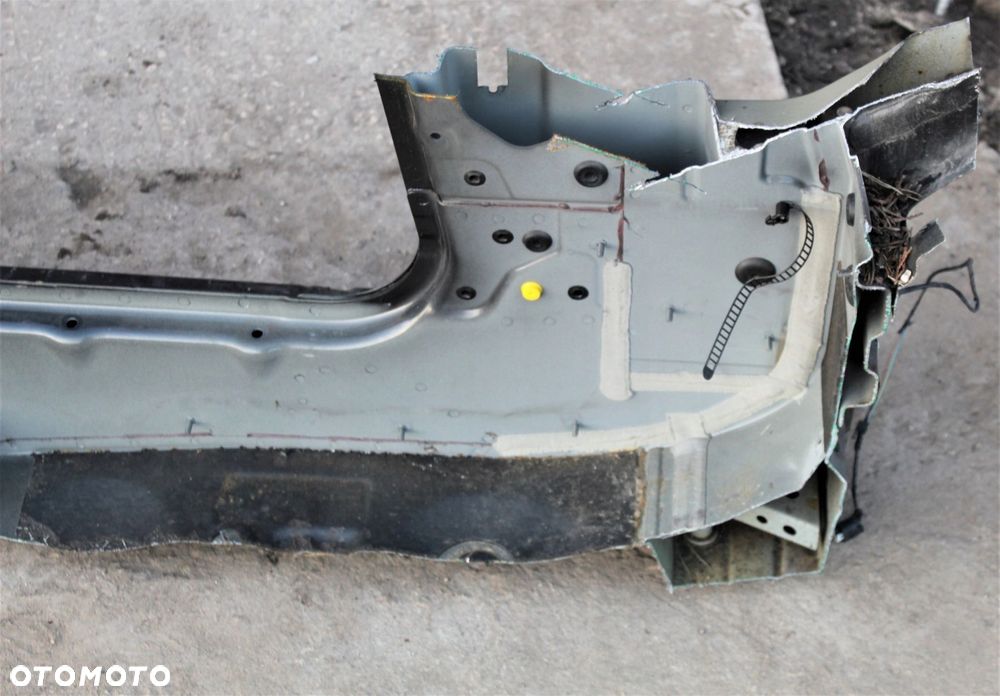 PRÓG CIĘTY LEWY BMW E82 E88 ORYGINAŁ LAKIER - 11