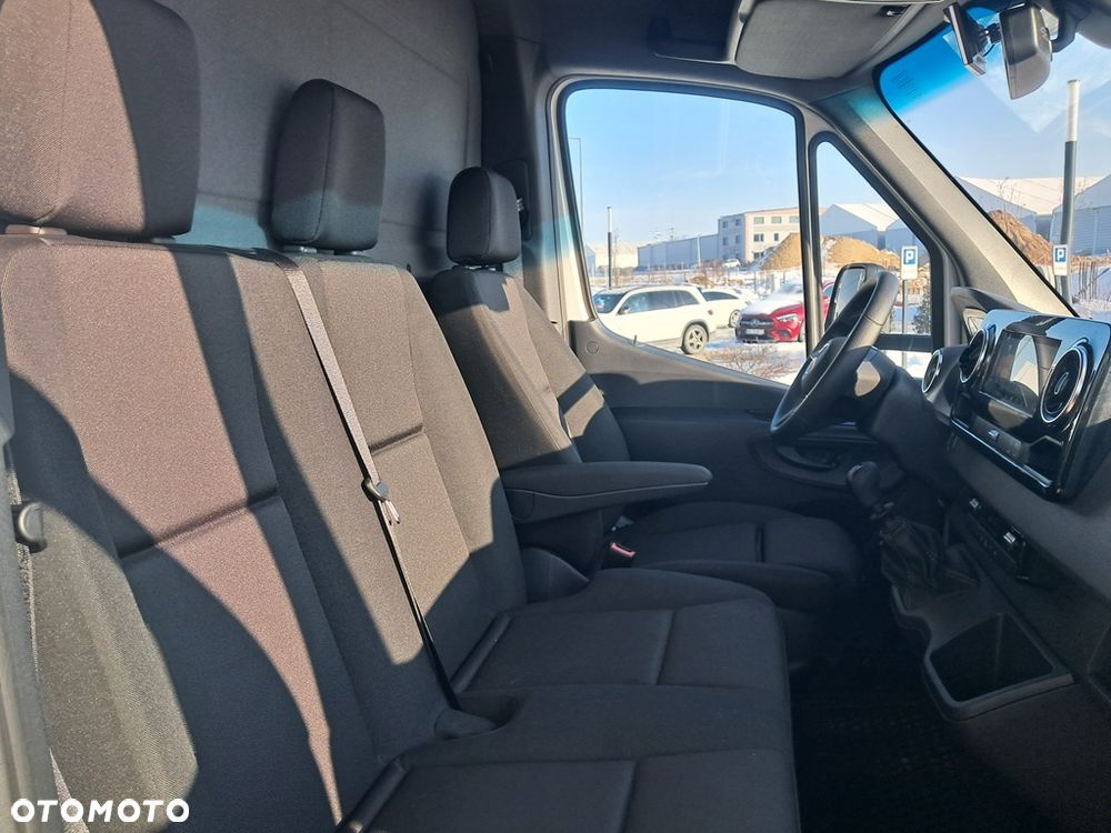 Mercedes-Benz Sprinter - 20