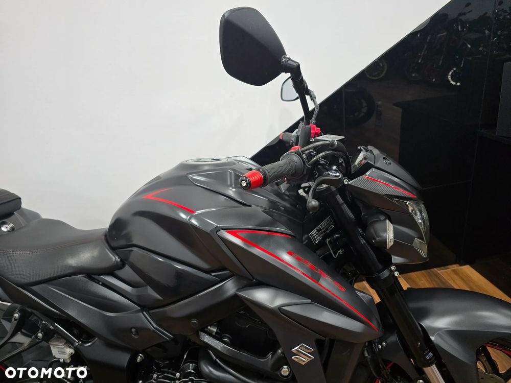 Suzuki GSX - 23