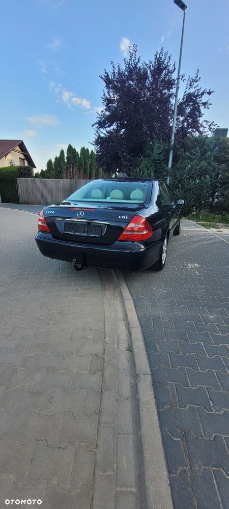 Mercedes-Benz Klasa E 220 CDI Elegance - 13