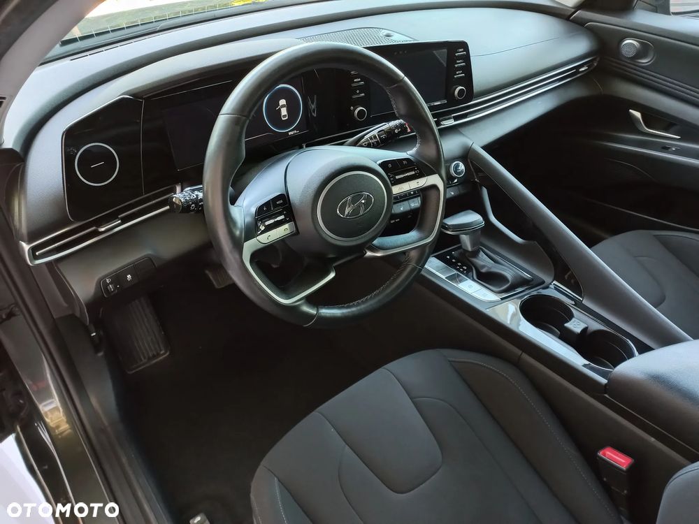 Hyundai Elantra 1.6 Smart CVT - 14