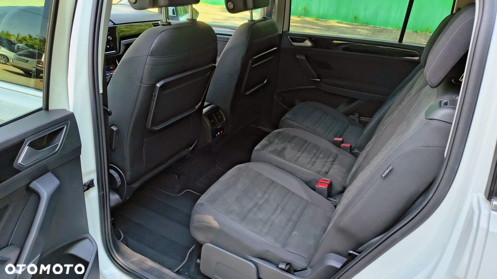 Volkswagen Touran - 12