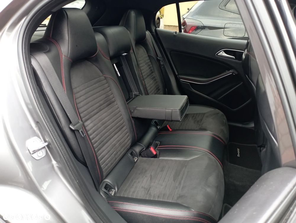Mercedes-Benz GLA 220 4-Matic AMG Line - 12