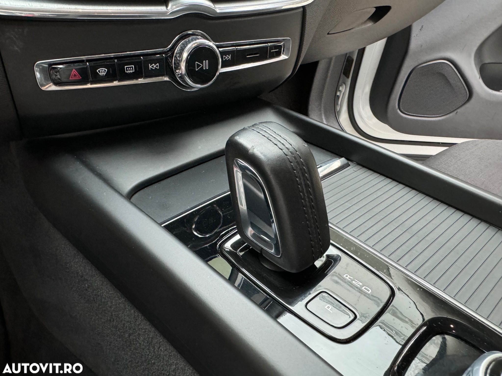 Volvo XC 60 B4 D AWD Geartronic Momentum - 10