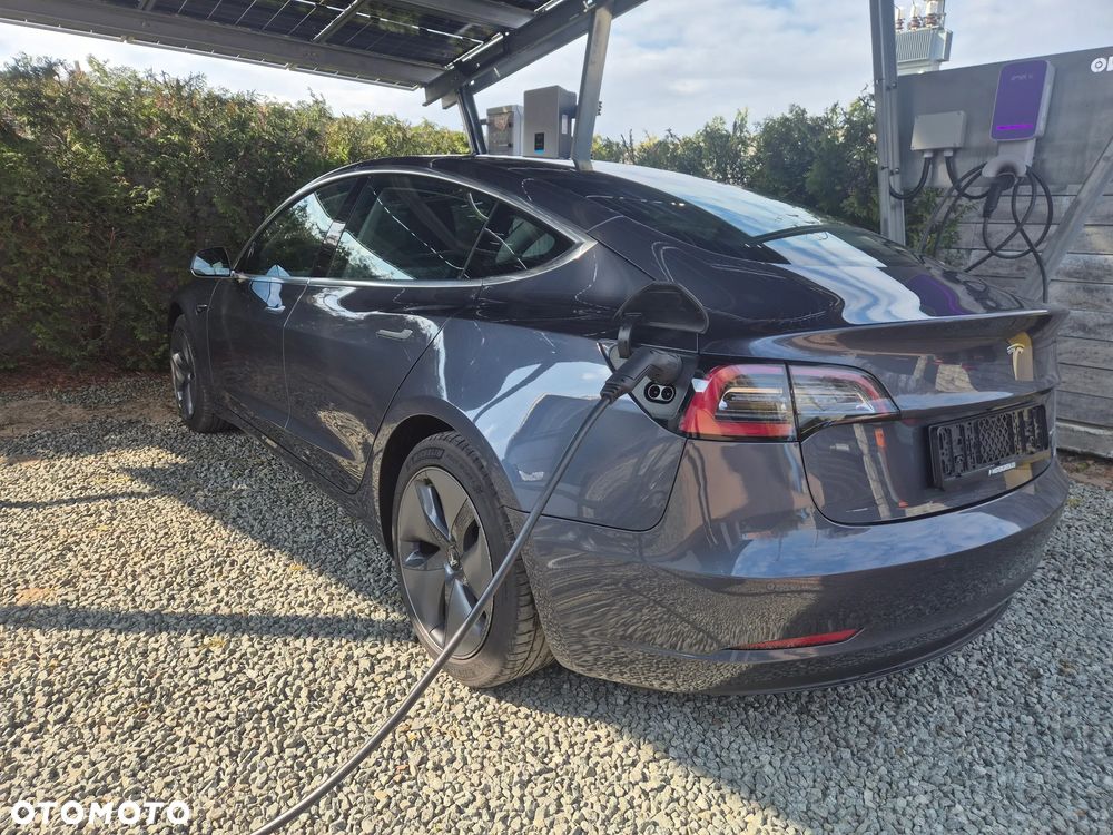 Tesla Model 3 - 3