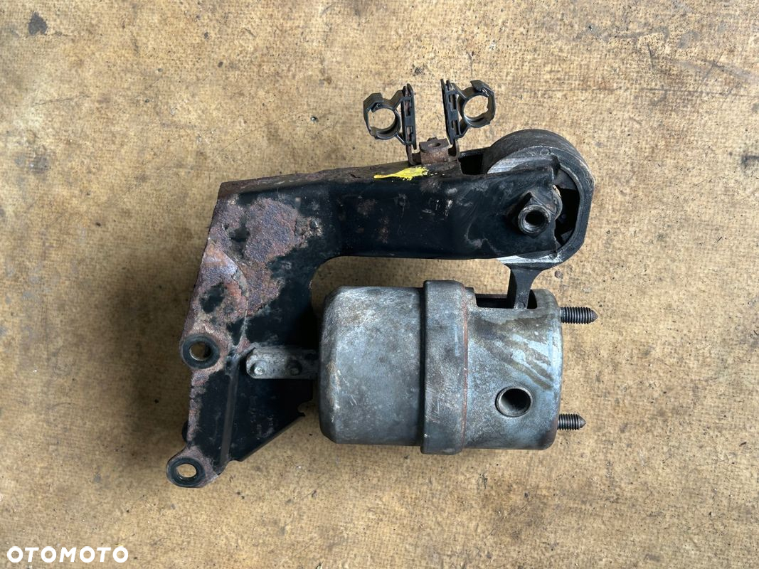 VW T4 2,5 TDI ŁAPA SKRZYNI BIEGÓW 7D0399111K - 4