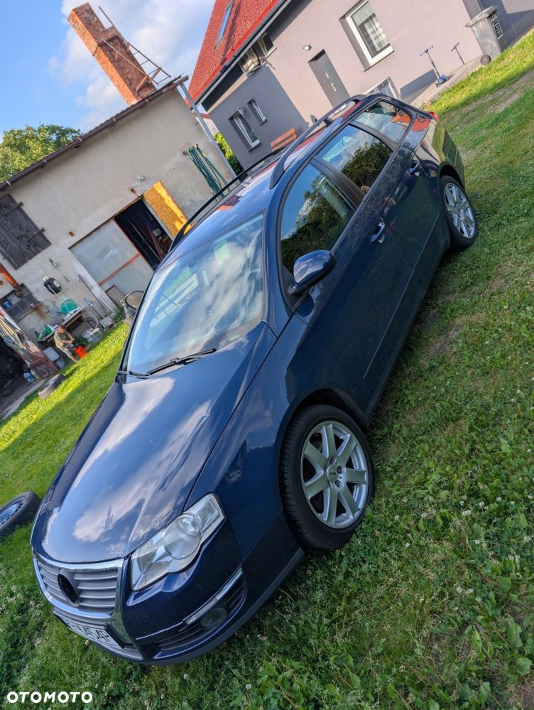 Volkswagen Passat - 1