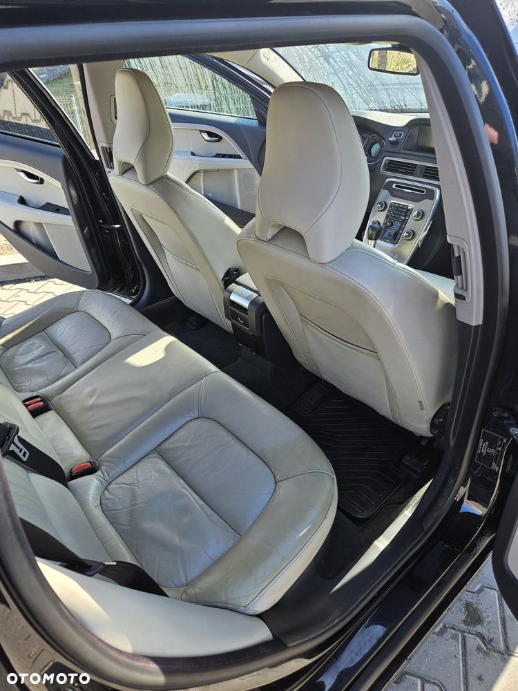 Volvo V70 D2 Momentum - 12