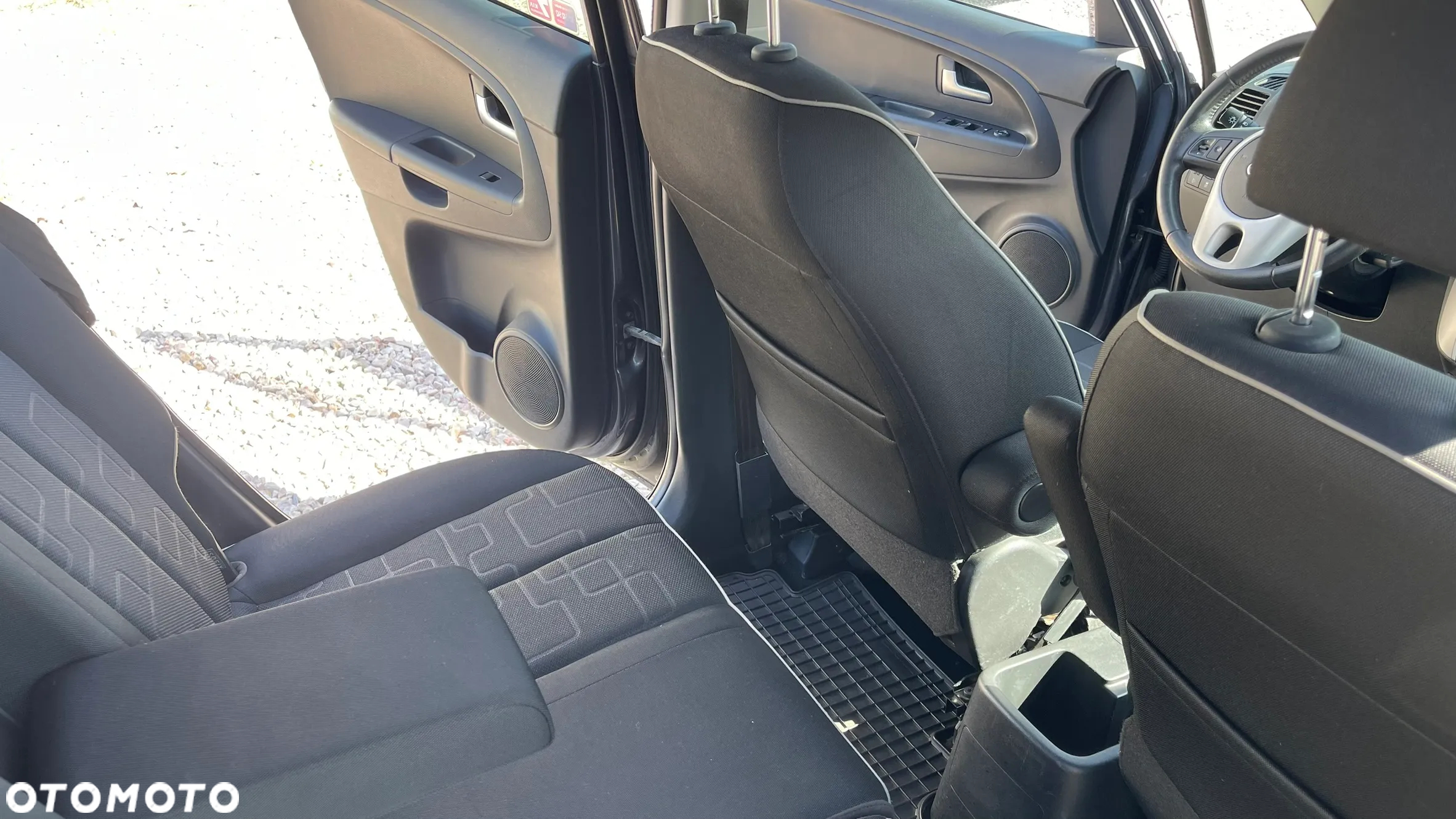 Kia Venga - 35
