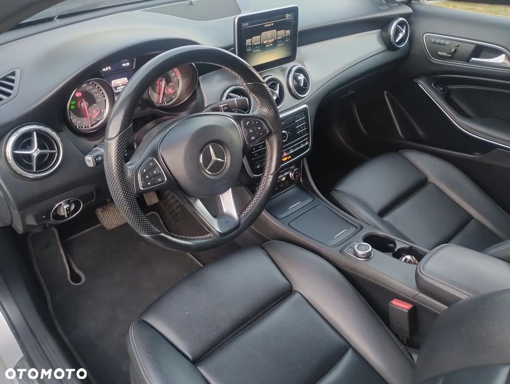 Mercedes-Benz GLA 250 4-Matic AMG Line - 21