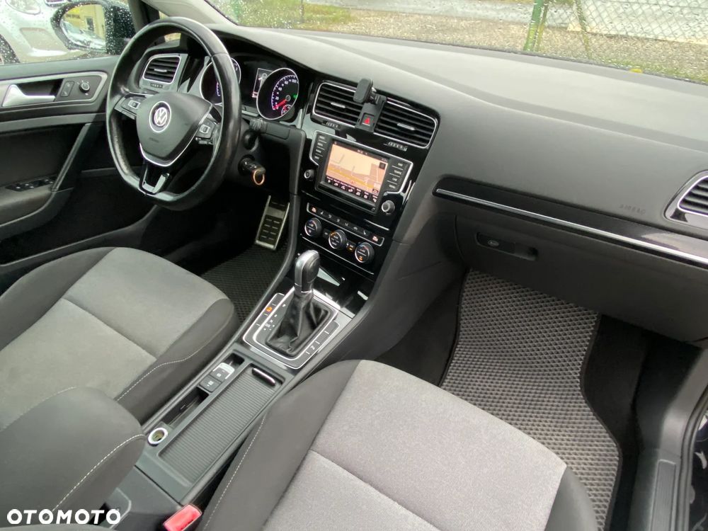 Volkswagen Golf - 28