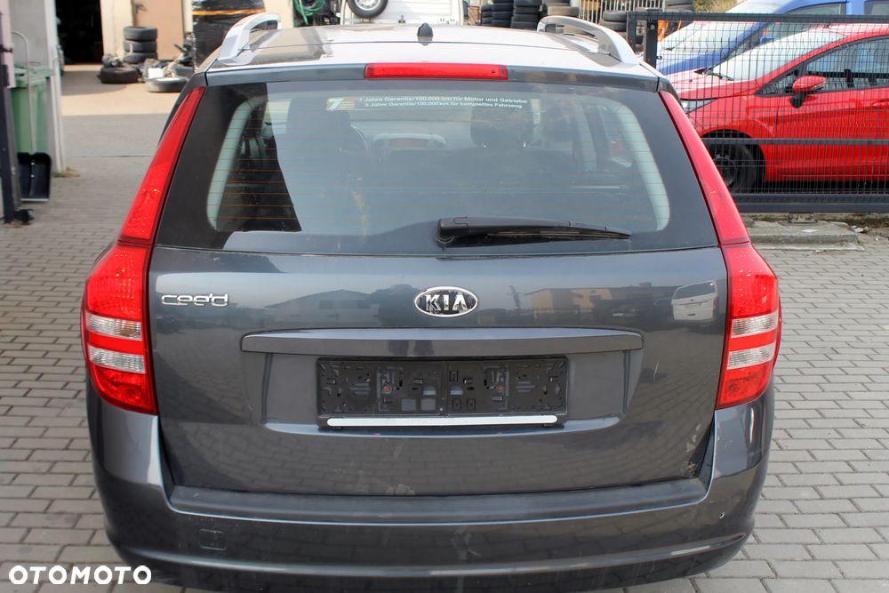 Kia Ceed 1.4 L - 8