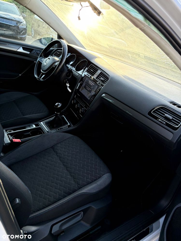 Volkswagen Golf - 12