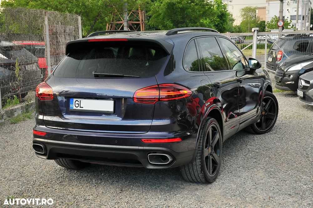 Porsche Cayenne Platinum Edition - 4