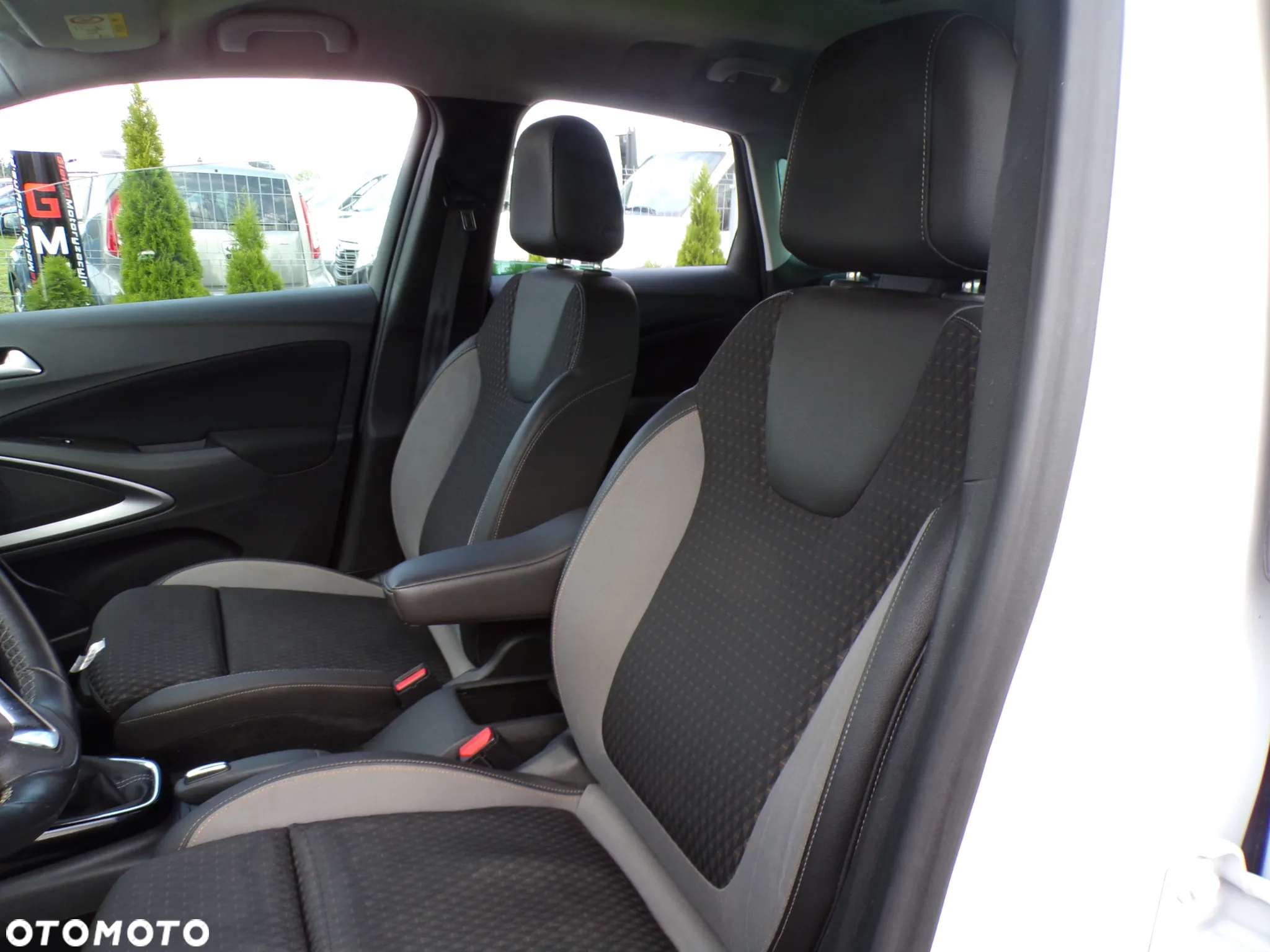 Opel Crossland X - 10