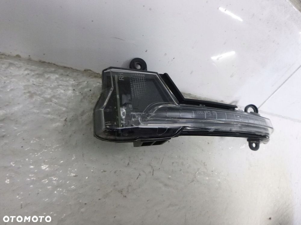 SEAT ATECA KIERUNKOWSKAZ BOCZNY LUSTERKA LAMPKA LED PRAWY - 3