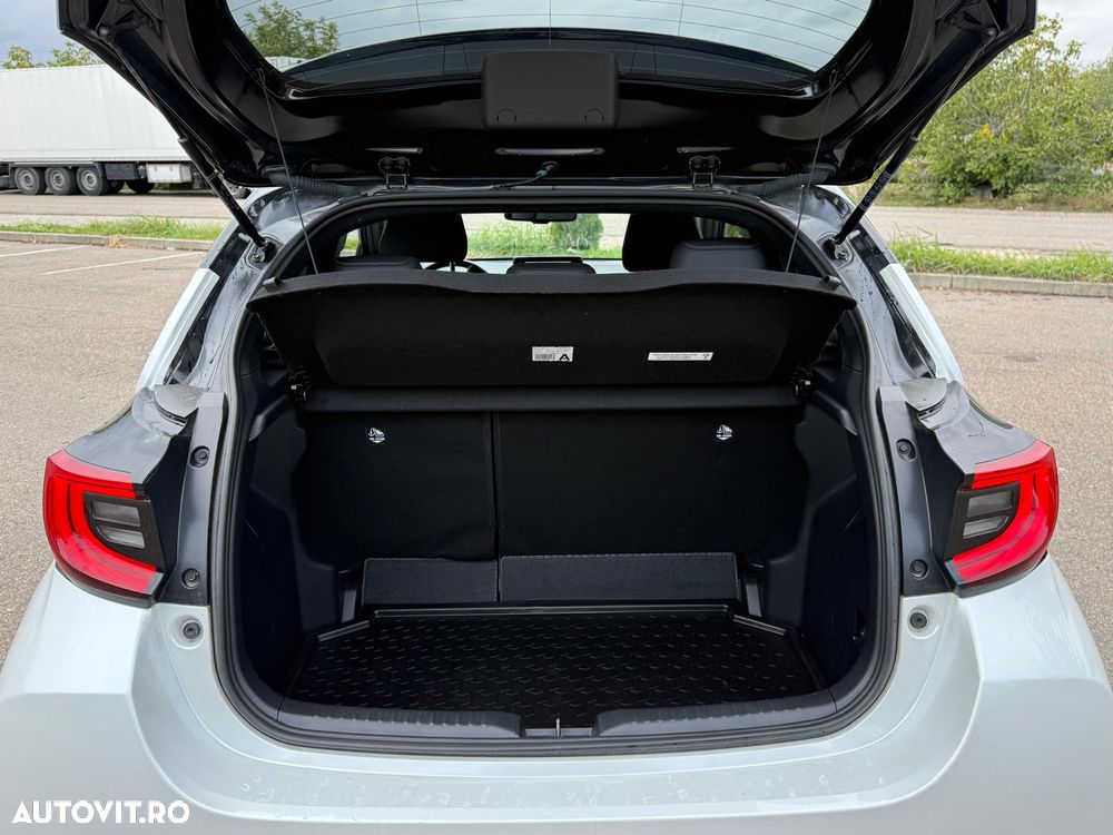 Toyota Yaris 1.5 VVT-i HSD Dynamic Plus - 9