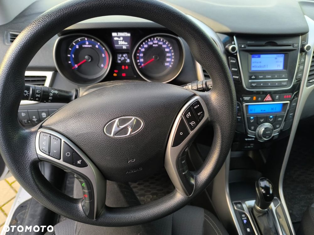 Hyundai i30 1.6 CRDi Comfort DCT - 8