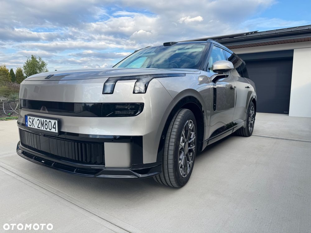 Lynk & Co 900 - 12