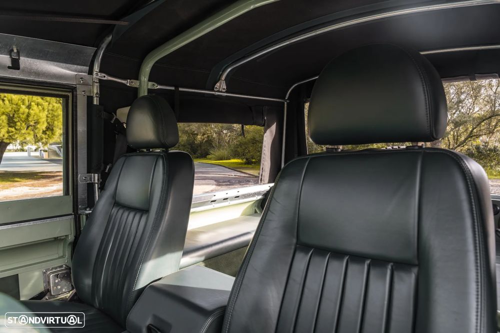 Land Rover Defender - 22