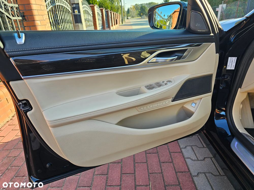BMW Seria 7 730d mHEV - 8