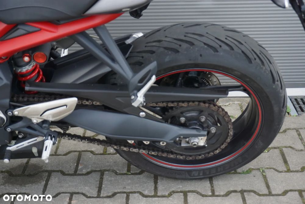 Triumph Street Triple - 21
