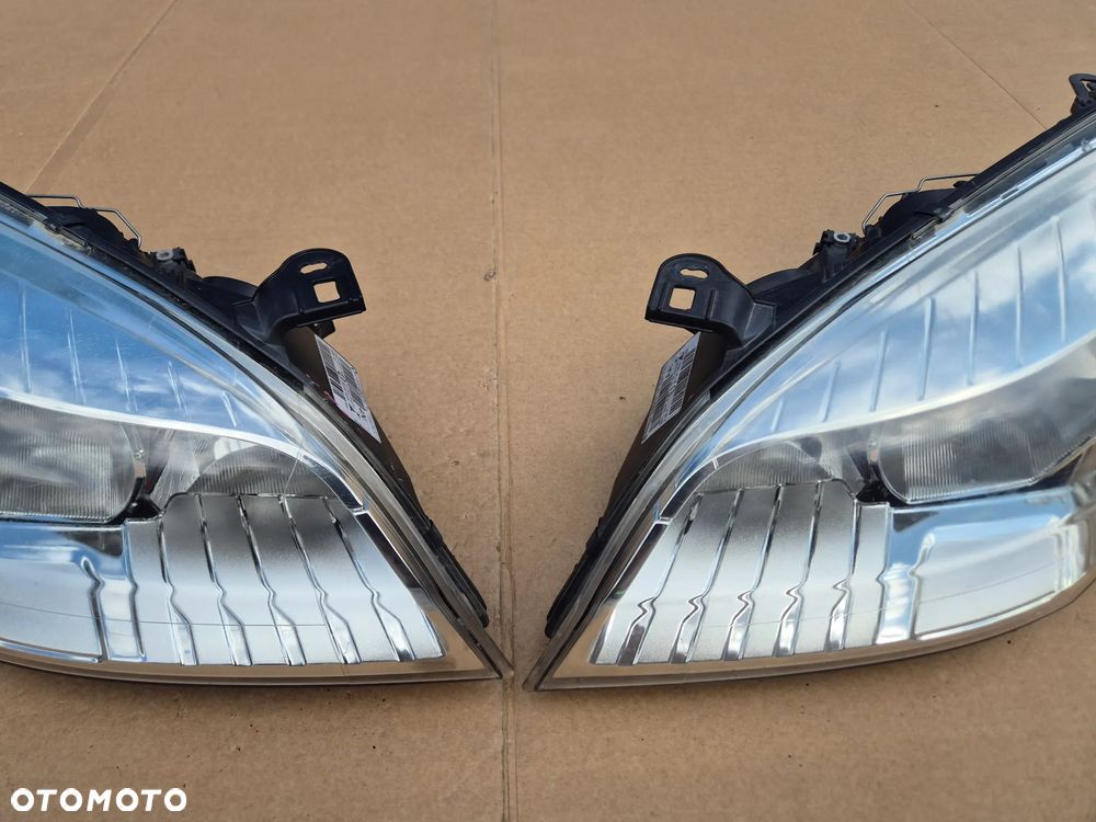 Renault Clio III komplet reflektorów.2008-2013.OE.AL. - 2