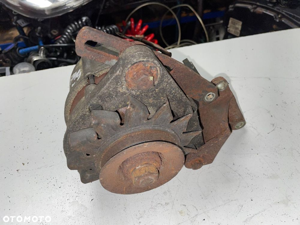 BMW E28 E24 M30 BOSCH ALTERNATOR 65A 0120489618 - 2