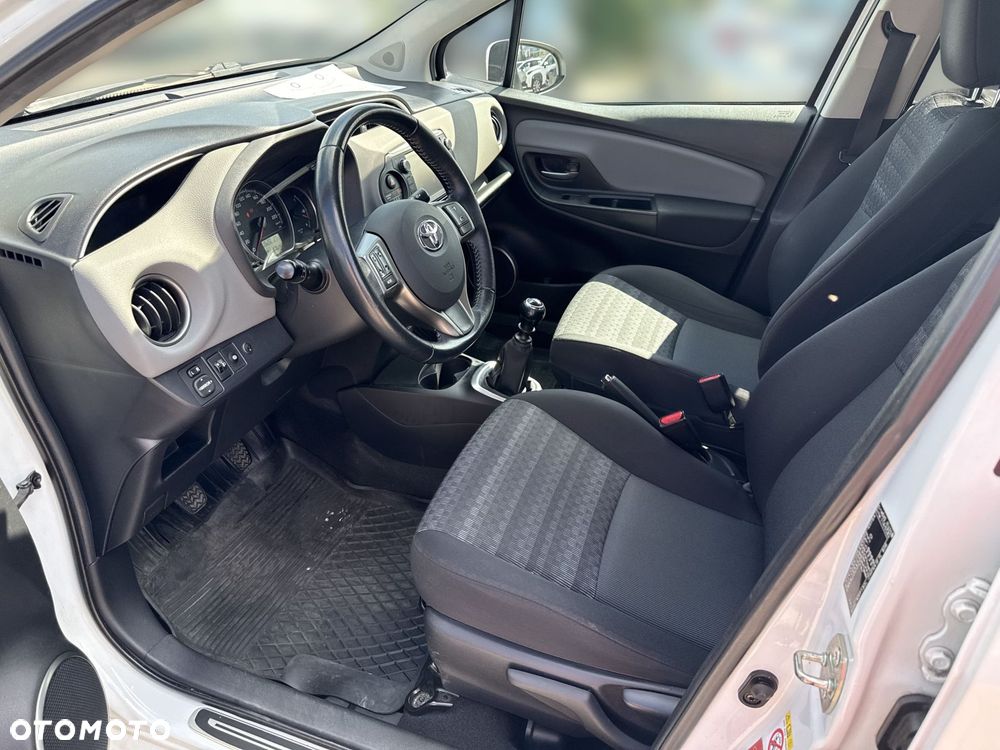 Toyota Yaris - 10