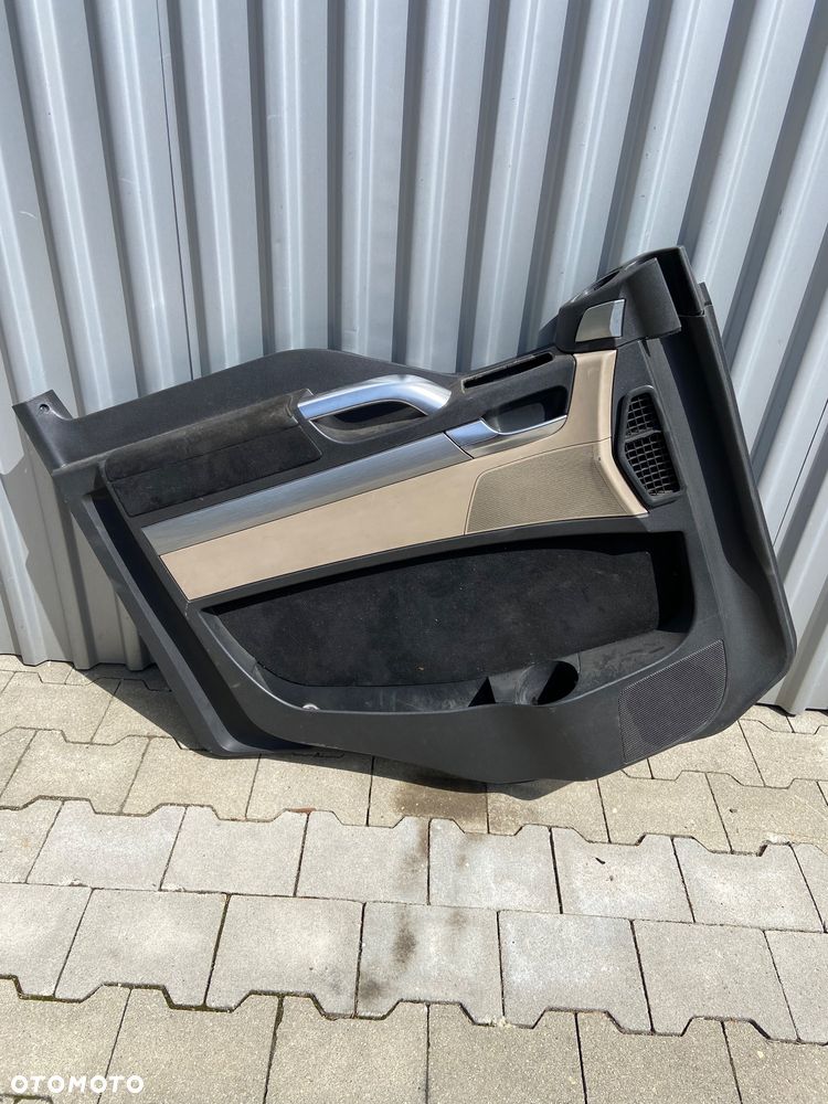 Tapicerka lewa MAN TGS euro 6 lift kierowcy beżowa