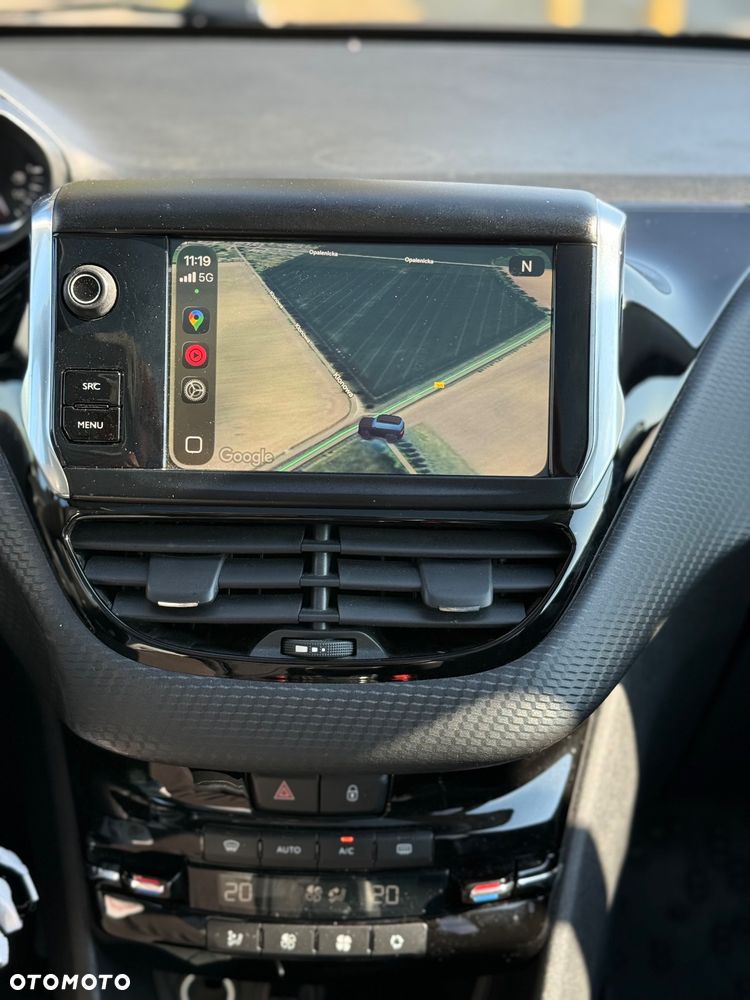 Peugeot 2008 1.2 Pure Tech GPF Allure S&S EAT6 - 17