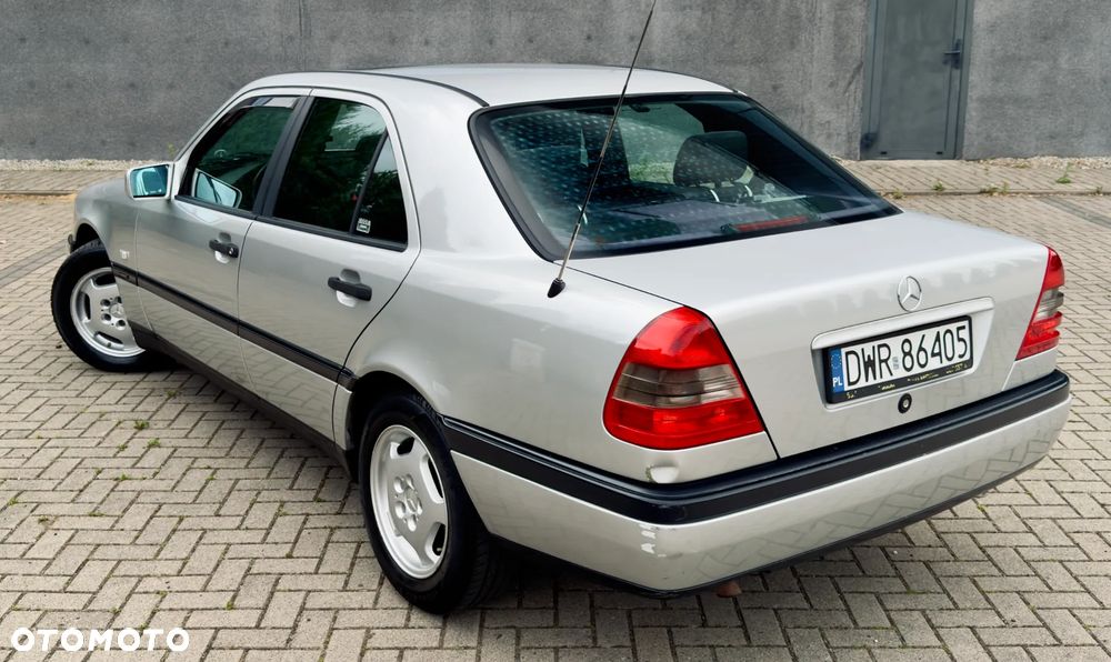 Mercedes-Benz Klasa C 180 Classic - 3