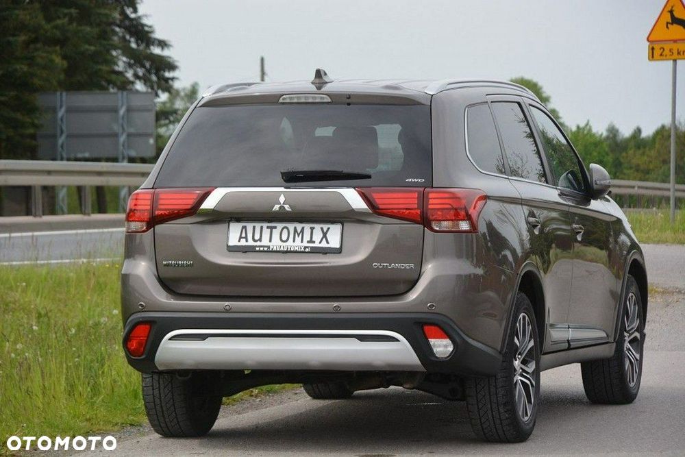 Mitsubishi Outlander 2.2 DI-D Instyle SDA 4WD - 6