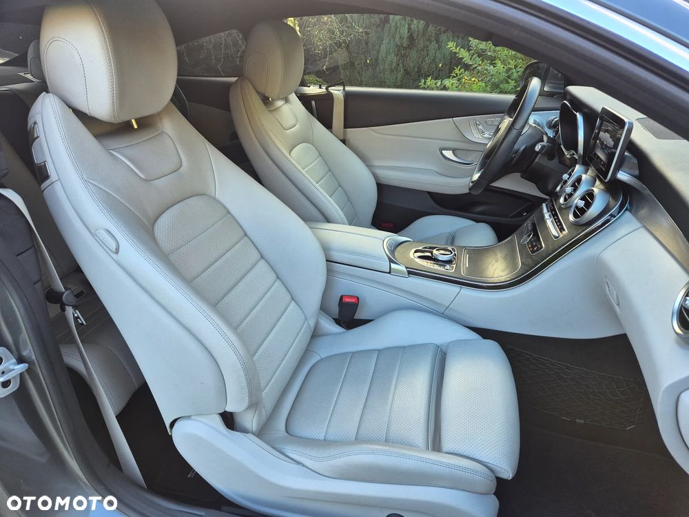 Mercedes-Benz Klasa C 300 9G-TRONIC AMG Line - 24