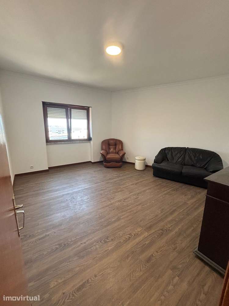 Apartamento T3 totalmente renovado e com vista mar em Paço de Arcos - Grande imagem: 4/13