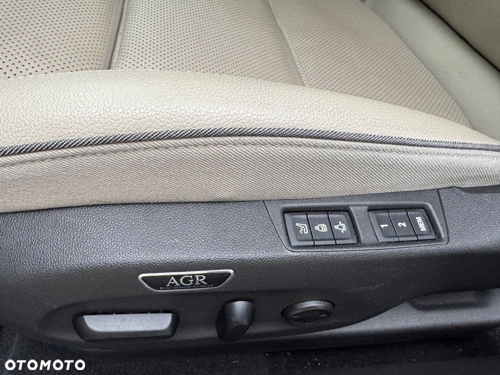 Opel Insignia 2.0 BiTurbo 4x4 Ultimate Exclusive - 32