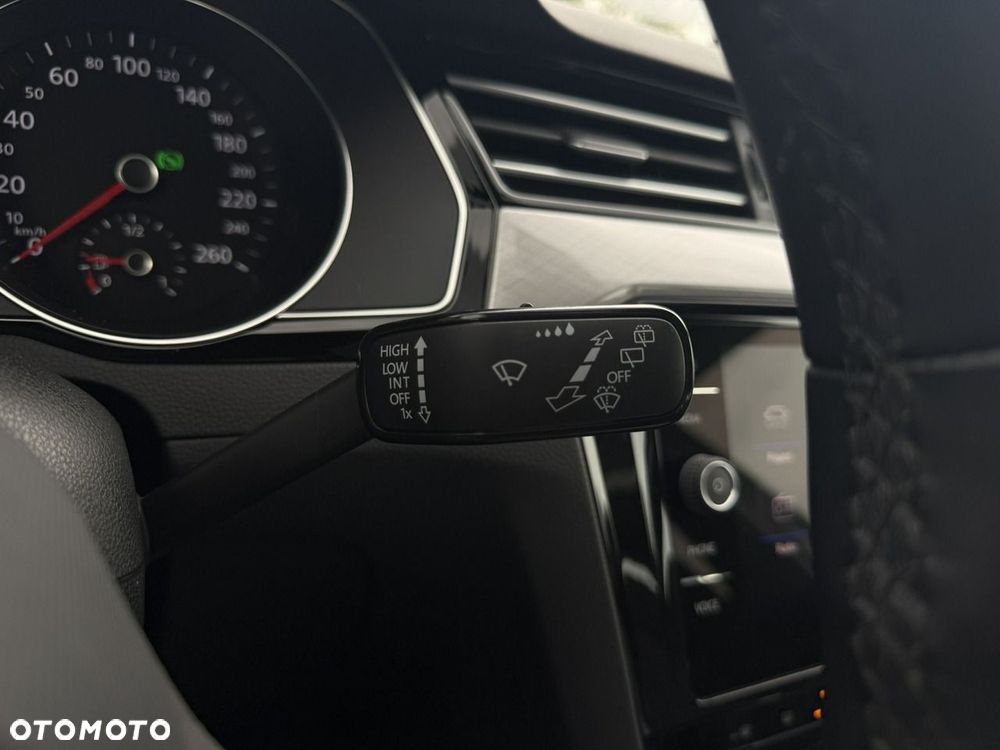 Volkswagen Passat - 20