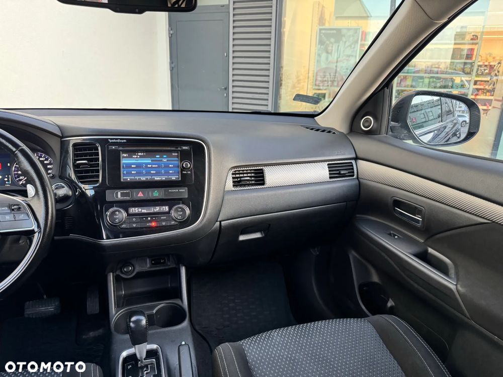 Mitsubishi Outlander 2.2 DI-D Intense + SDA 4WD - 25