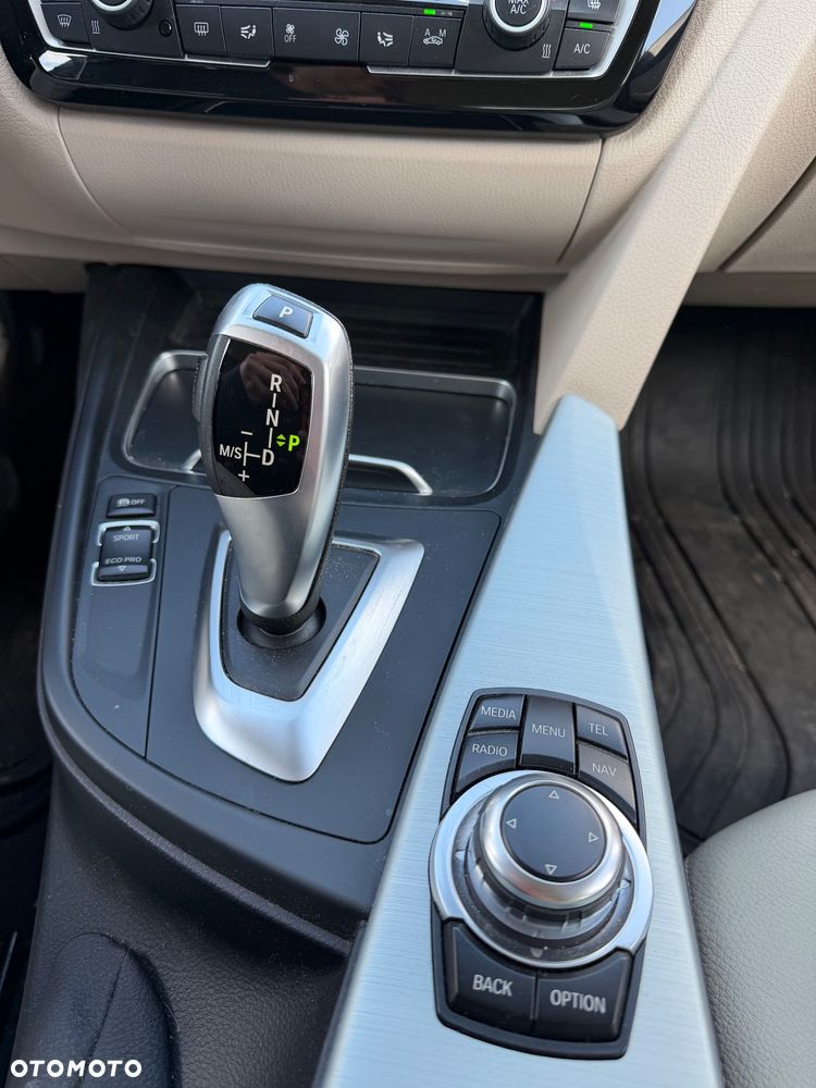 BMW Seria 3 318i Sport Line - 13