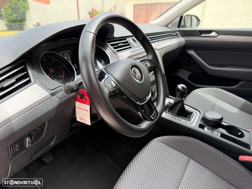 VW Passat Variant 1.6 TDI BlueMotion - 18