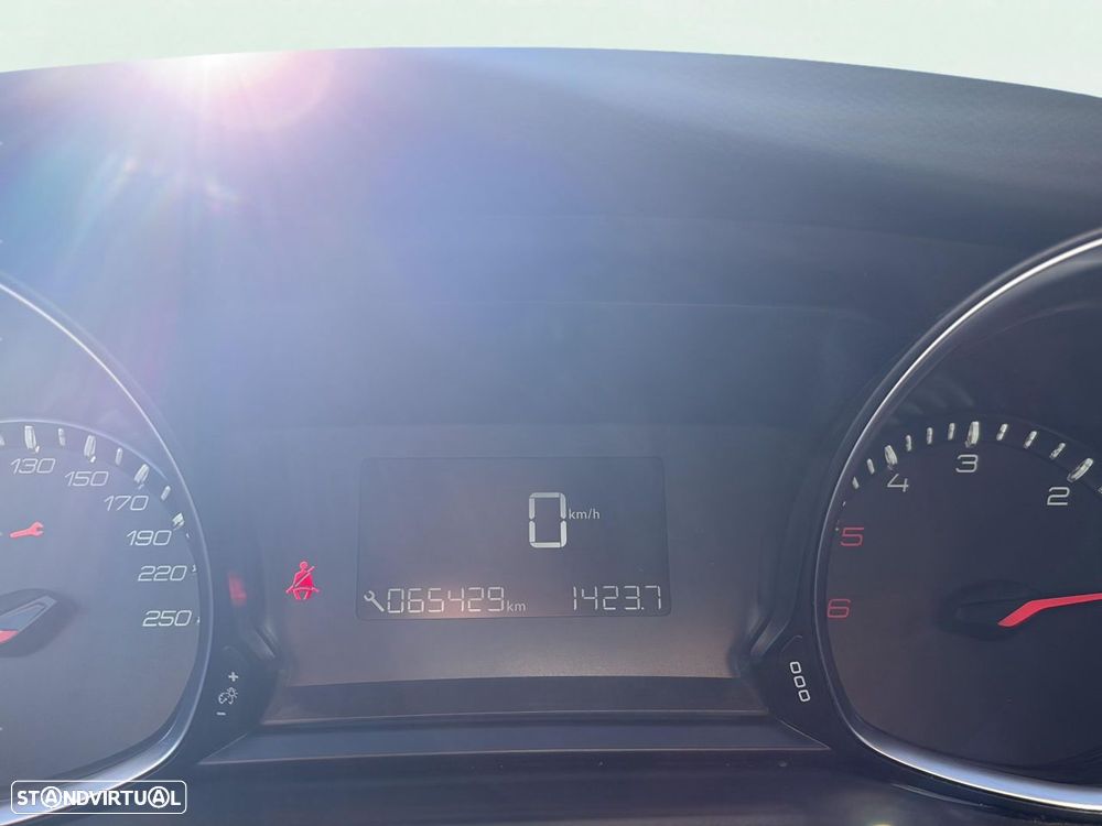 Peugeot 308 1.5 BlueHDi Style - 11