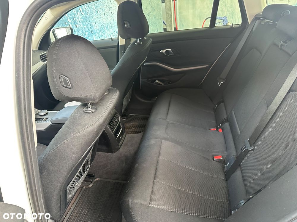 BMW Seria 3 318i - 16