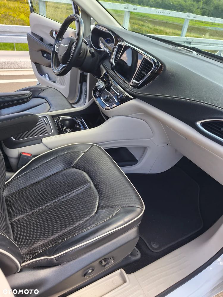 Chrysler Pacifica - 9