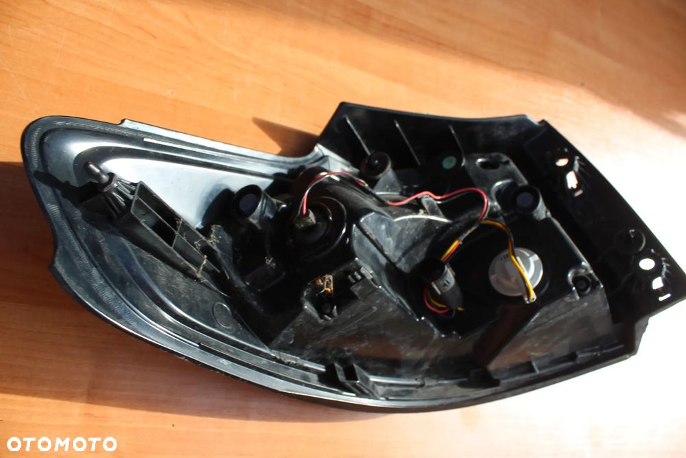LAMPA PRAWY TYŁ PRAWA TYLNA W BŁOTNIK !!! LED !!! OPEL ZAFIRA C 39033315 - 9
